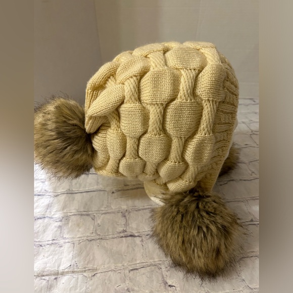 CHUNKY KNIT PATTERN CREAM WITH FAUX FUR POMS WOMEN’S WINTER HAT O/S - Picture 2 of 6